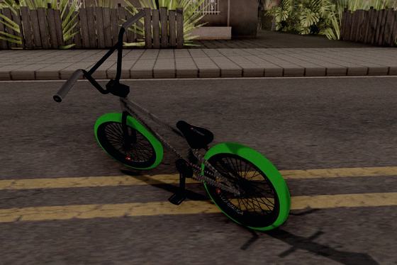 BMX z zielonymi obręczami na jezdni — kadr z gry